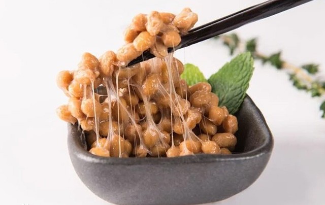 Why use a filling and sealing machine in the production process of natto